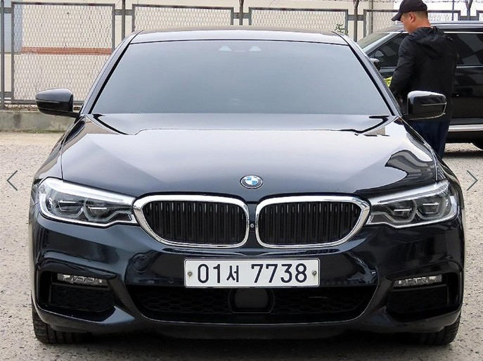 BMW 5-SERIES G30 2019