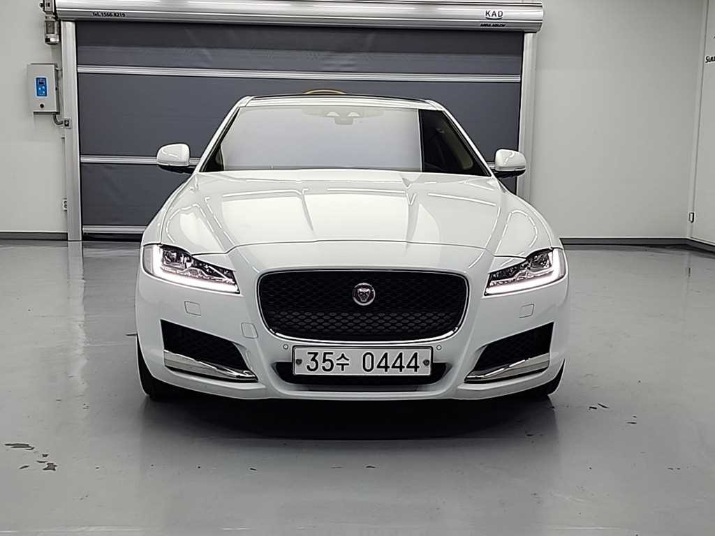 JAGUAR XF X260 2016