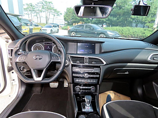 INFINITI Q30 2017