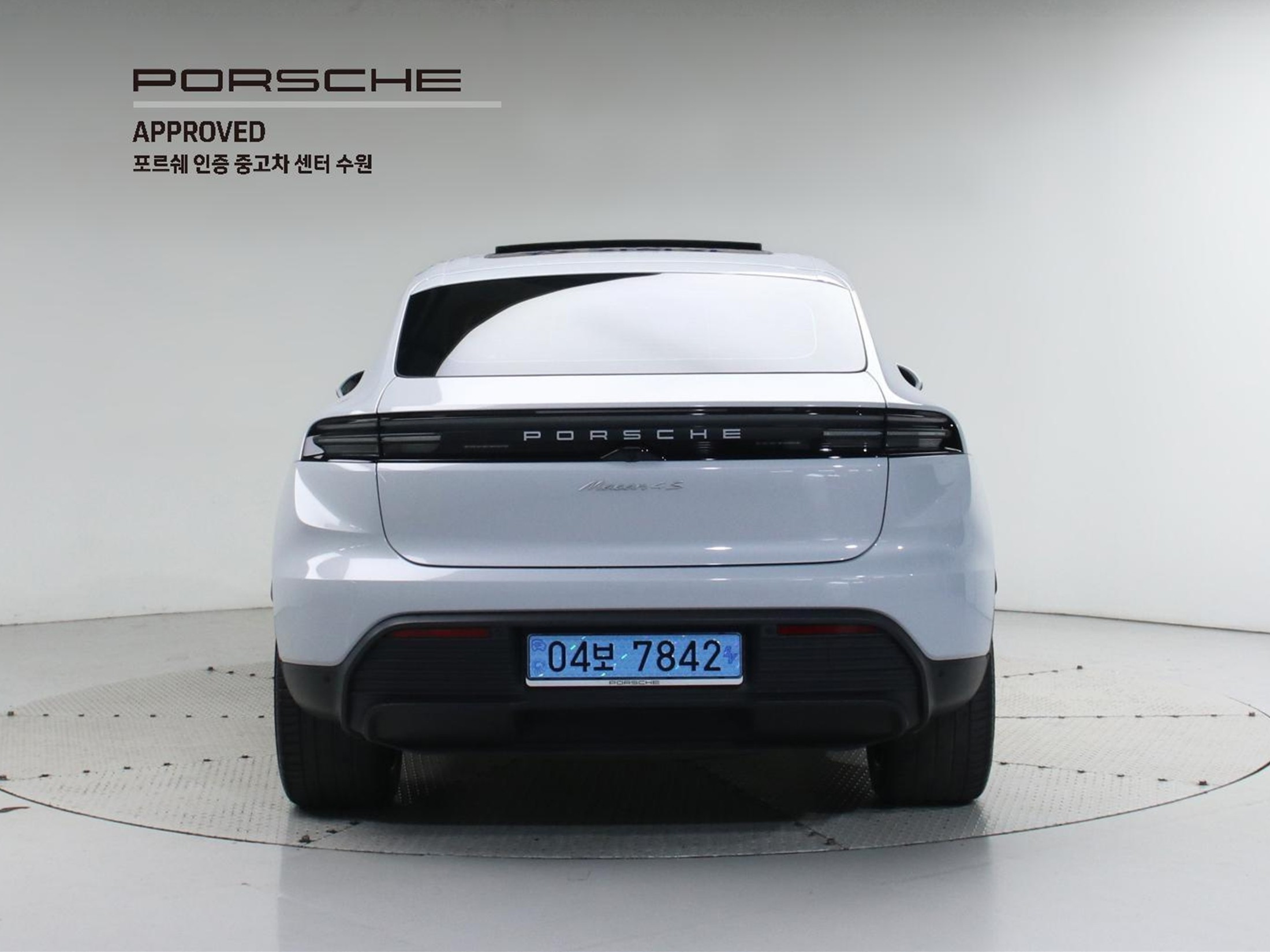 PORSCHE MACAN EV 2025