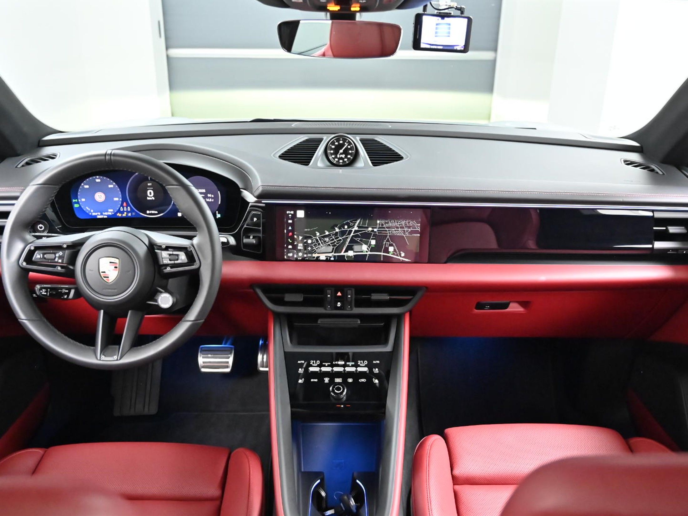 PORSCHE MACAN EV 2025