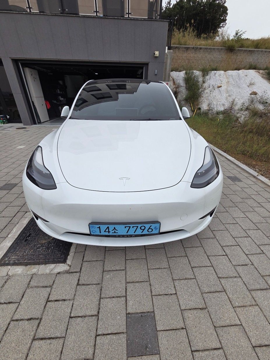TESLA MODEL Y 2023