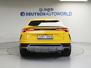 LAMBORGHINI URUS 2019