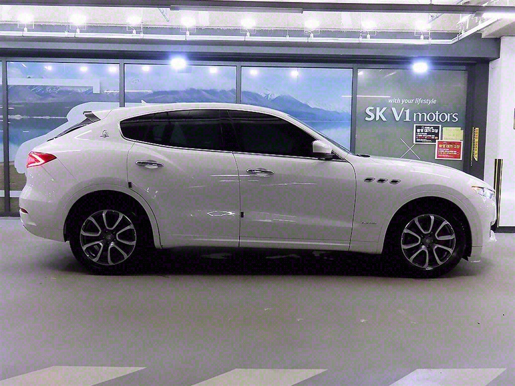 MASERATI LEVANTE 2016