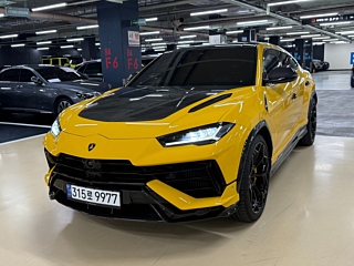 LAMBORGHINI URUS 2024