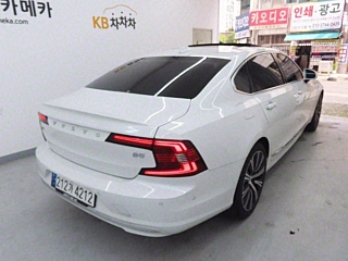 VOLVO S90 2023