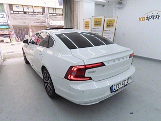 VOLVO S90 2023