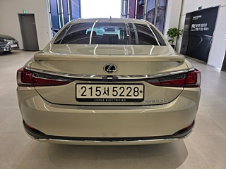 LEXUS ES300H 2025