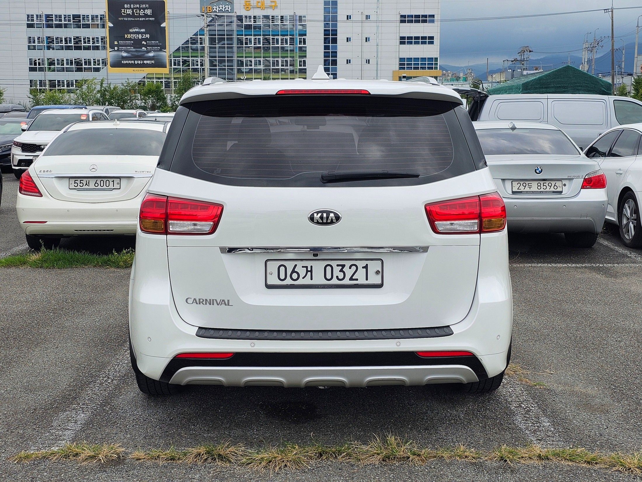 KIA CARNIVAL 2016