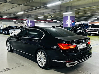 BMW 7-SERIES G11 2016