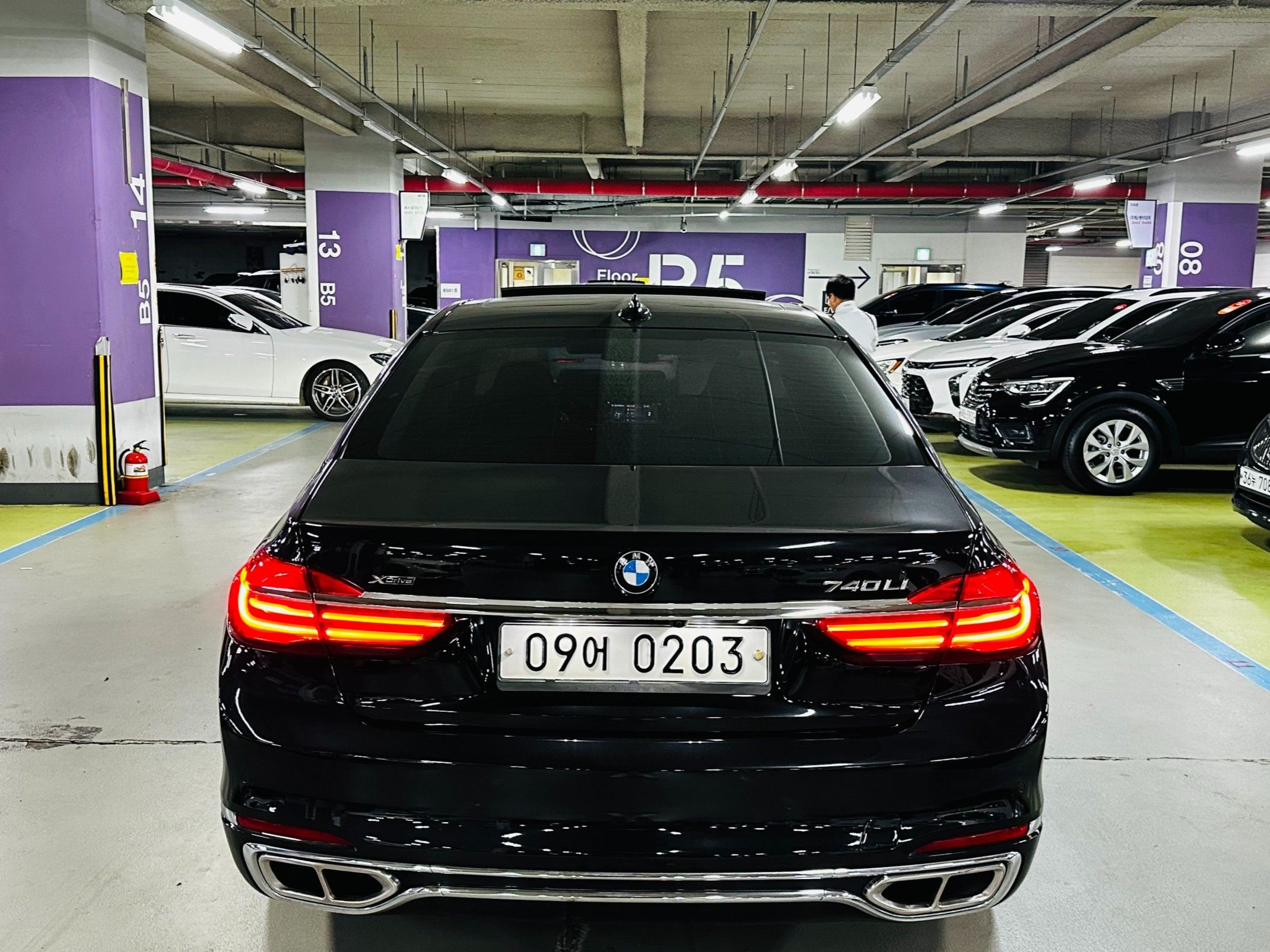 BMW 7-SERIES G11 2016