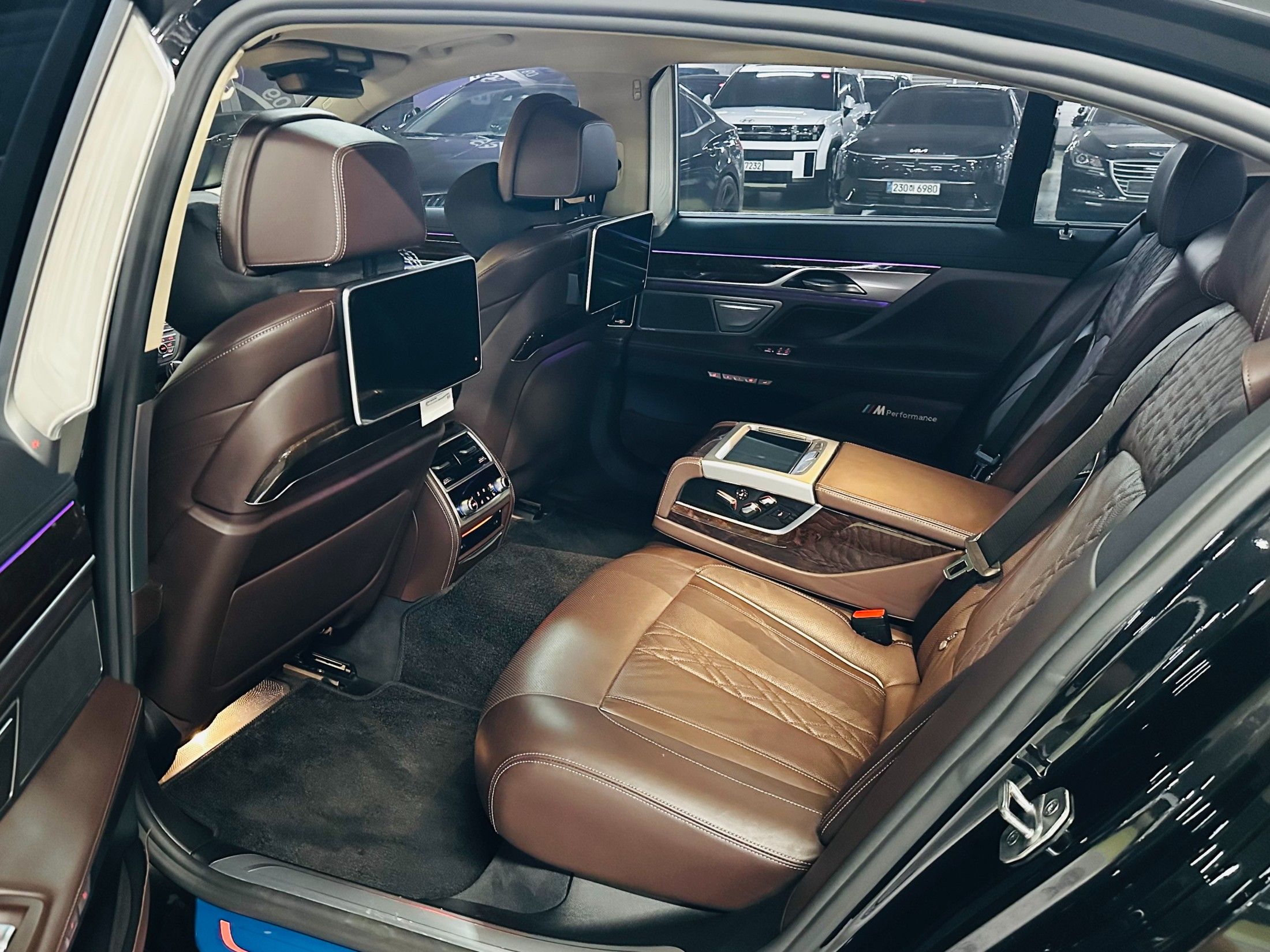 BMW 7-SERIES G11 2016