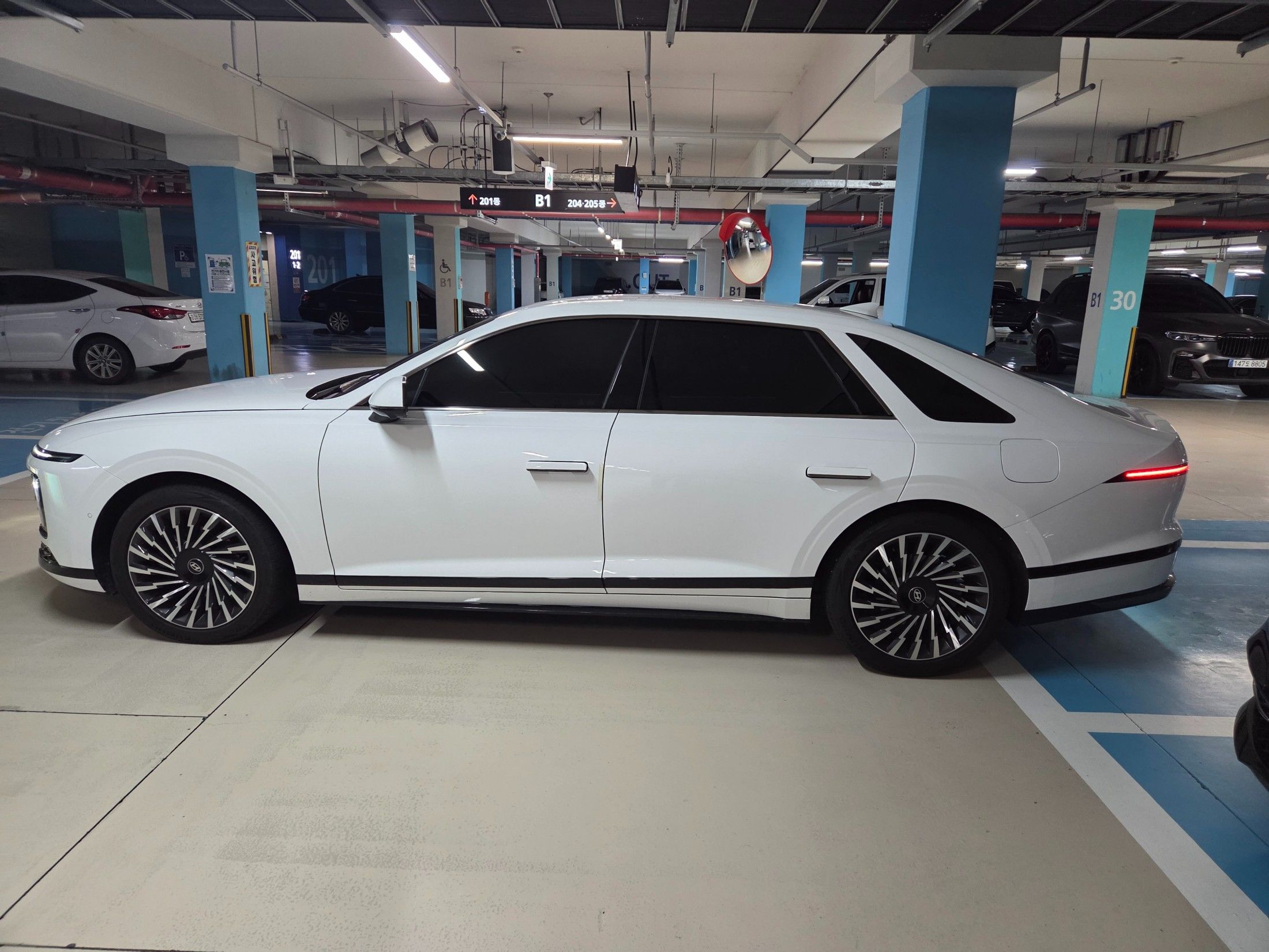 HYUNDAI GRANDEUR HYBRID GN7 2023