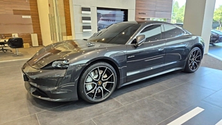 PORSCHE TAYCAN 2023