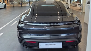 PORSCHE TAYCAN 2023