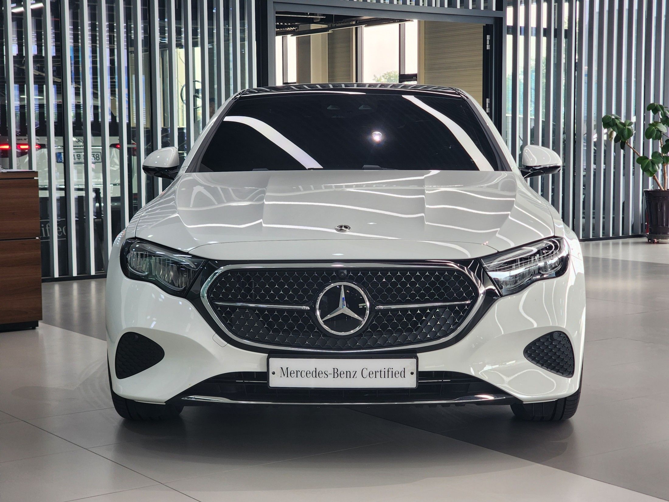 MERCEDES BENZ E-CLASS W214 2025