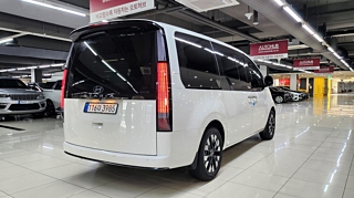 HYUNDAI STARIA 2025