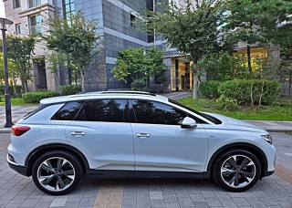 AUDI Q4 E-TRON F4 2023