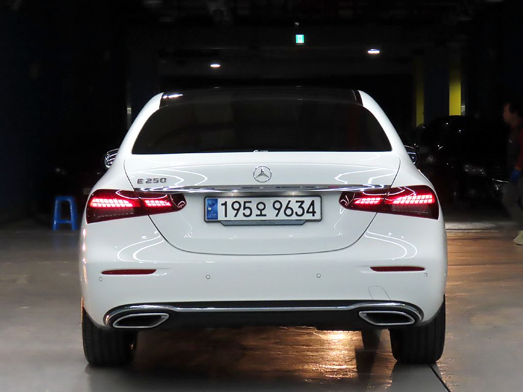 MERCEDES BENZ E-CLASS W213 2023