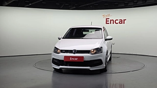 VOLKSWAGEN POLO 2015
