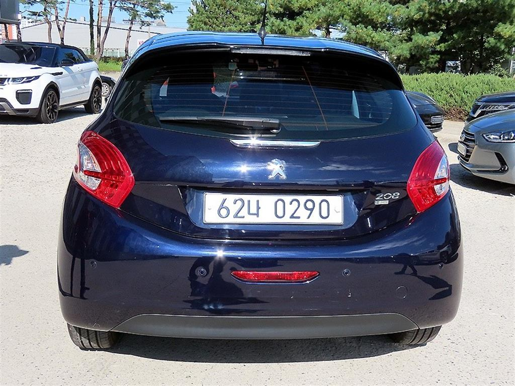 PEUGEOT 208 2015