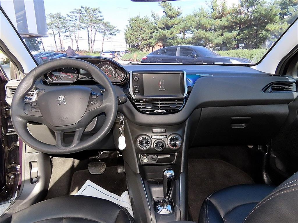 PEUGEOT 208 2015