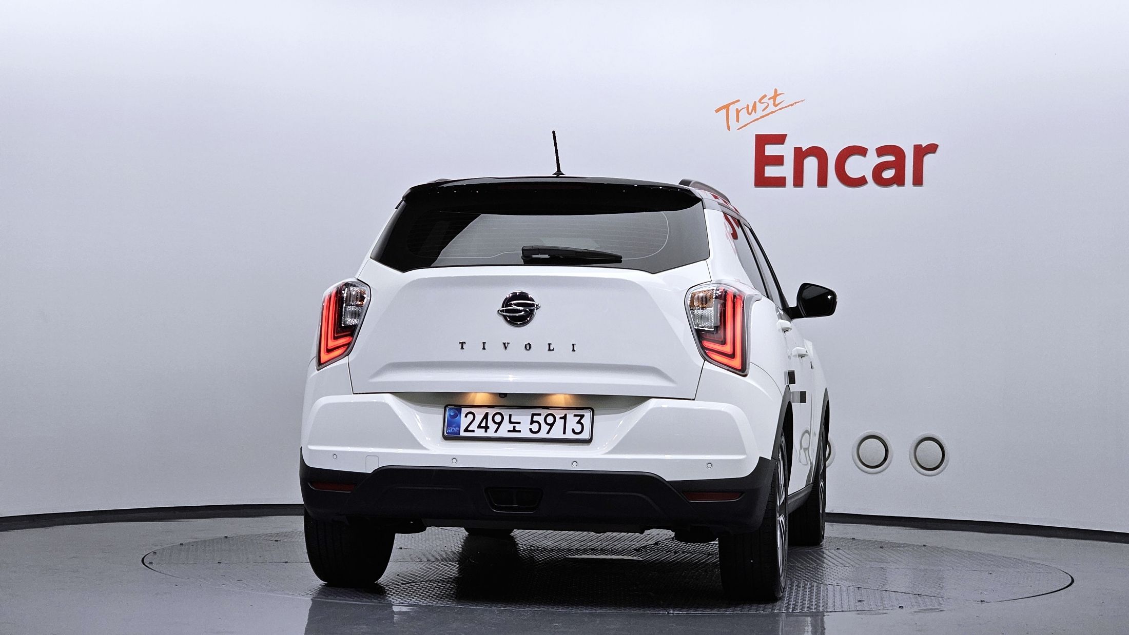 SSANGYONG TIVOLI VERY NEW 2021