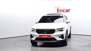 VOLVO XC40 2024