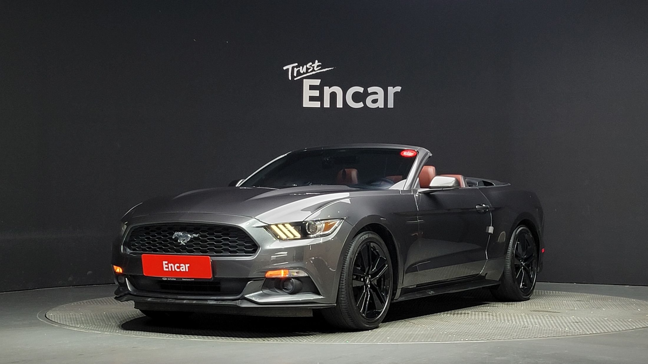 FORD MUSTANG
