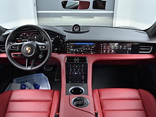 PORSCHE TAYCAN 2024