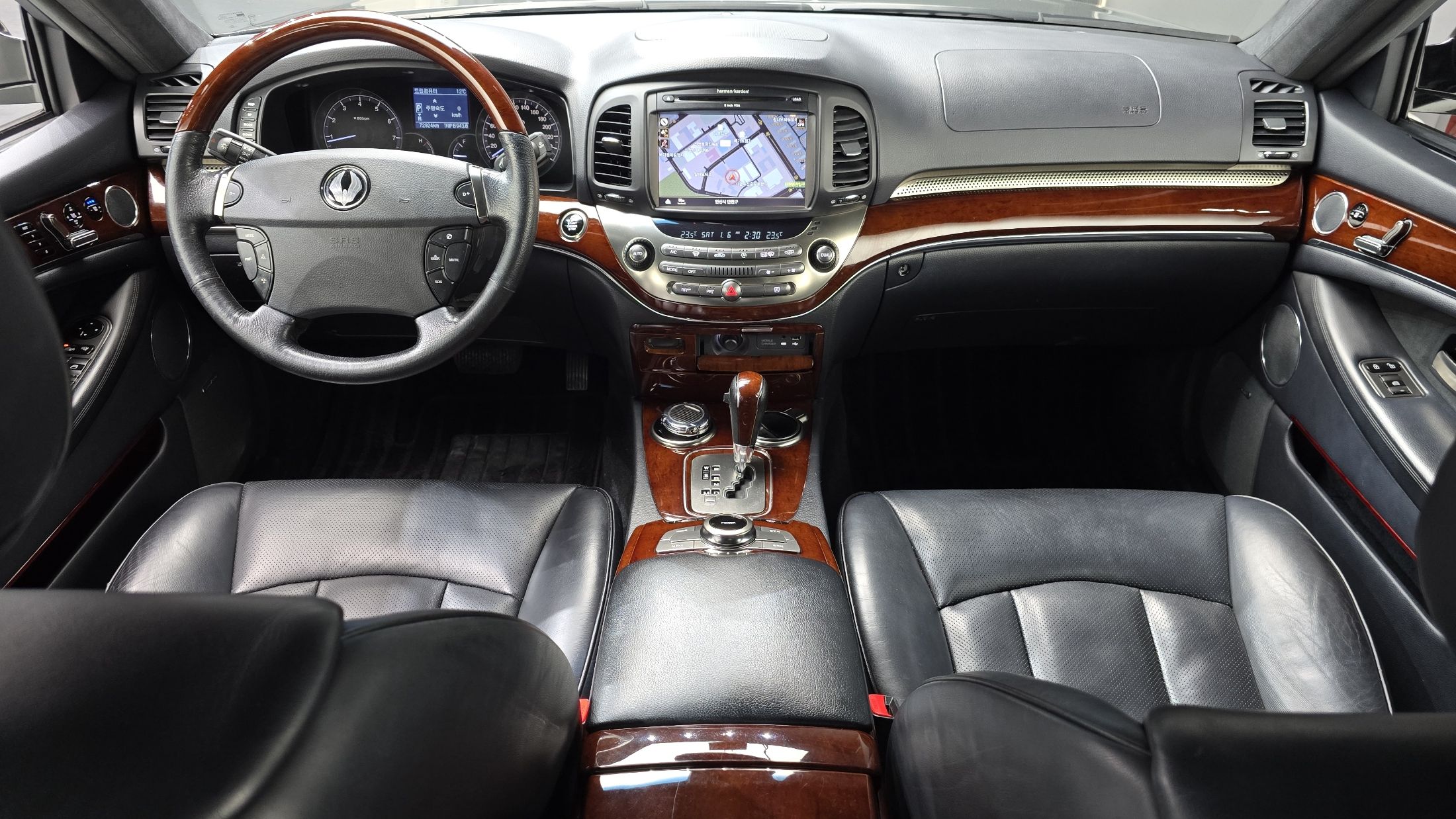 SSANGYONG CHAIRMAN W 2010