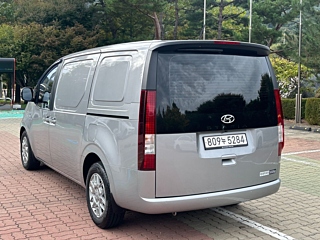 HYUNDAI STARIA 2023