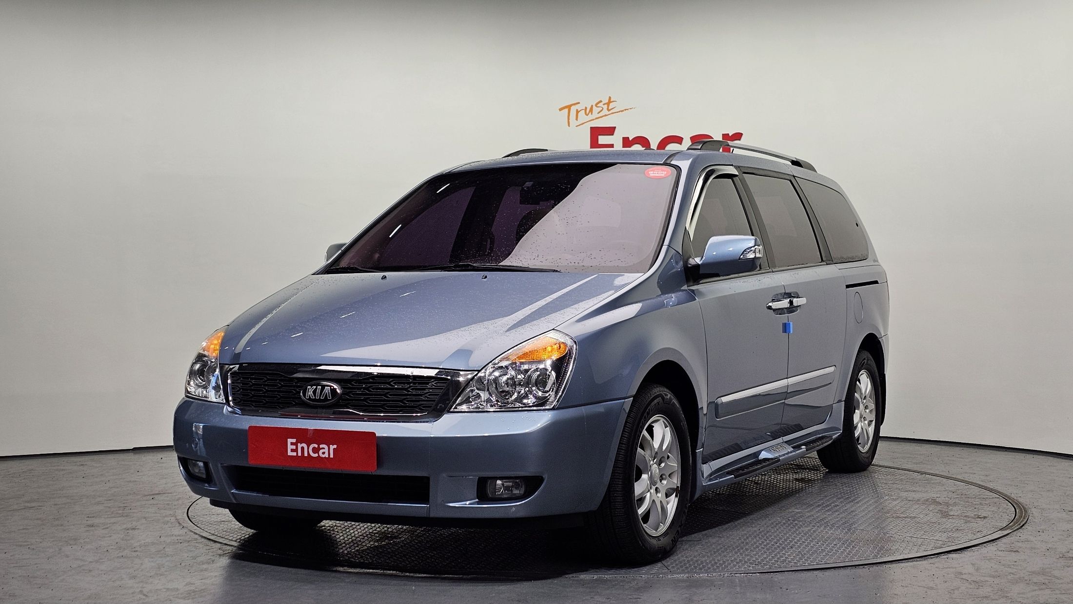 KIA CARNIVAL R 2013