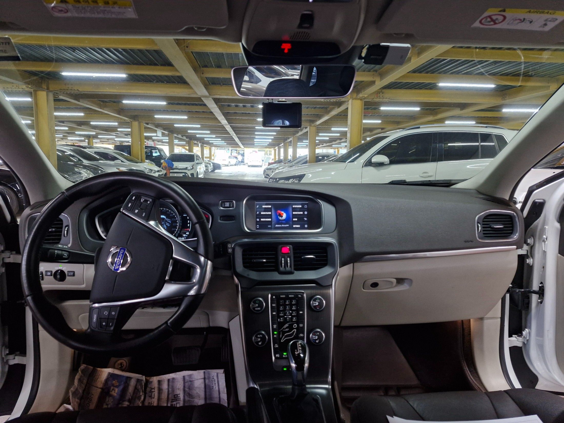 VOLVO V40 2015