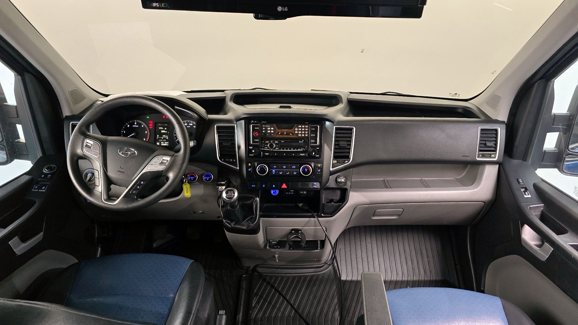 HYUNDAI SOLATI 2015