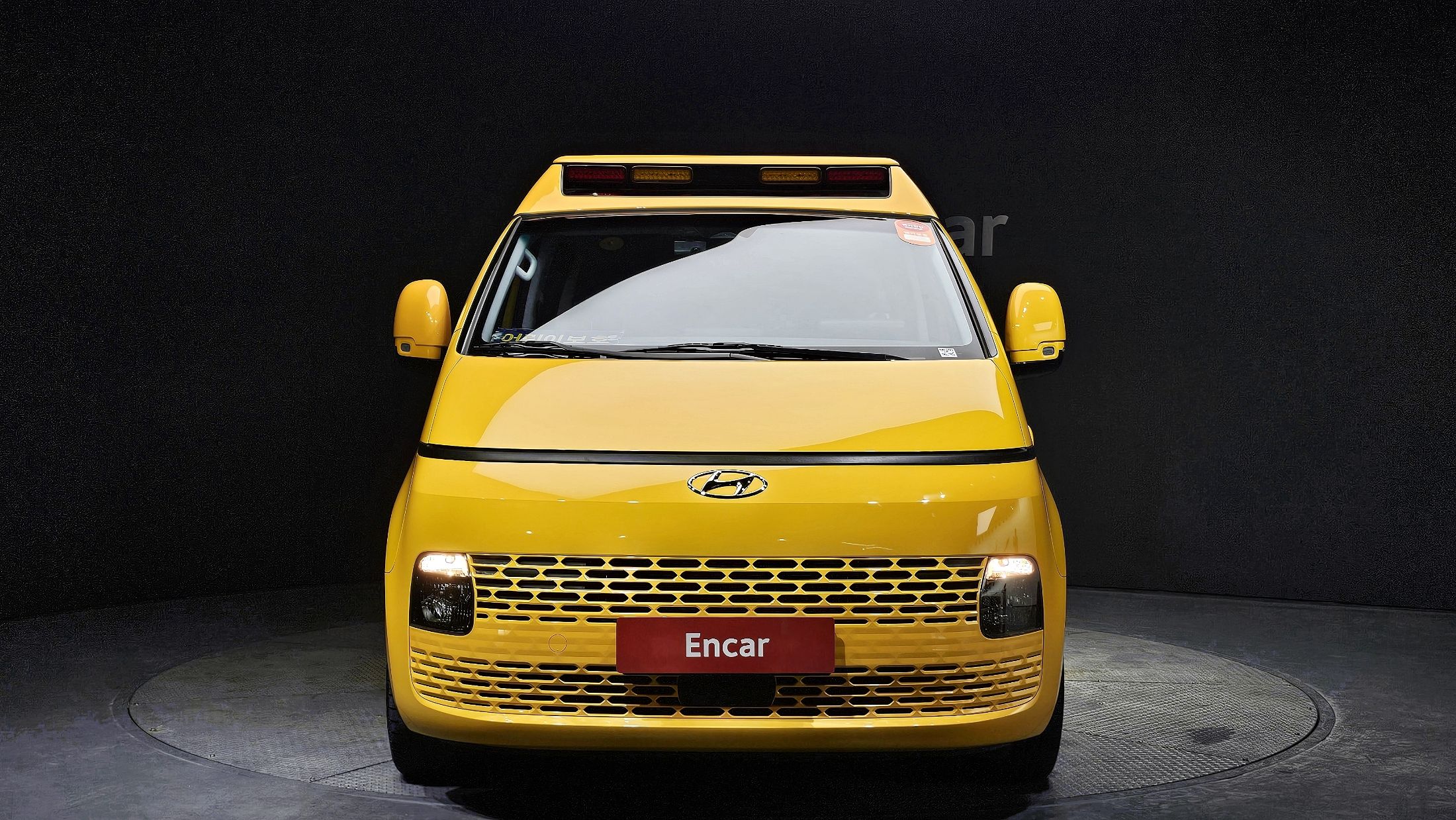 HYUNDAI STARIA
