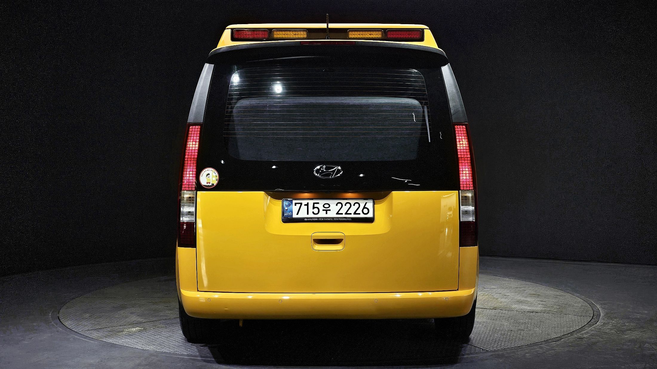 HYUNDAI STARIA
