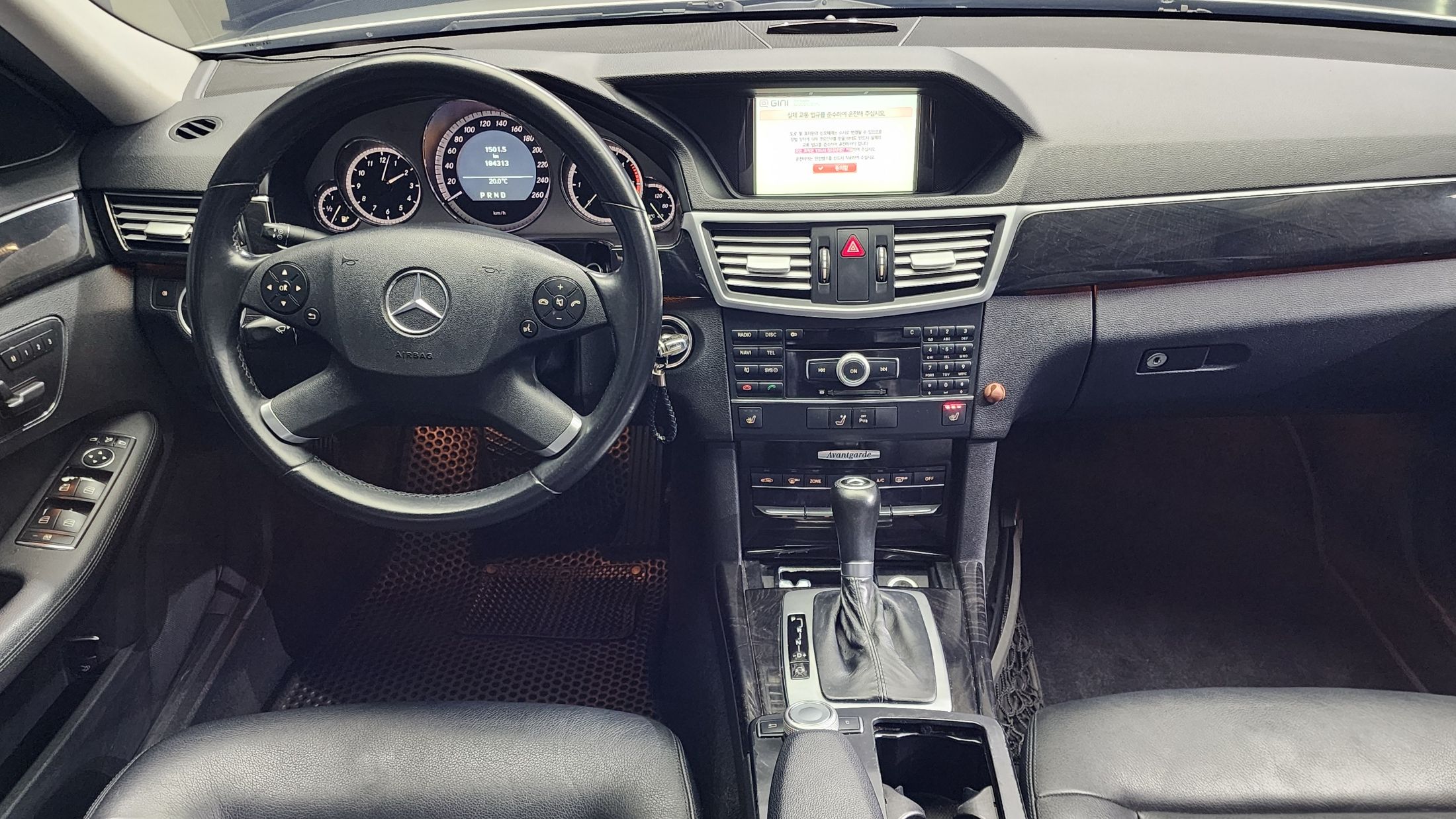 MERCEDES BENZ E-CLASS W212 2011