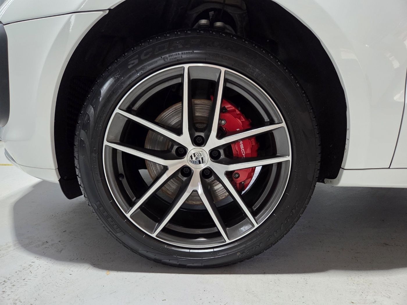 PORSCHE MACAN