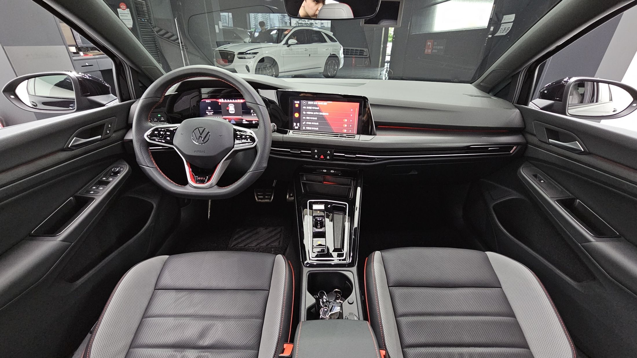 VOLKSWAGEN GOLF 2024