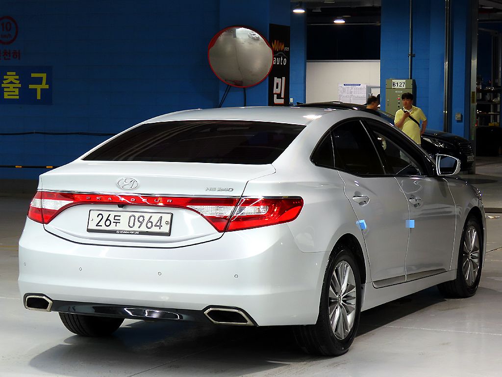 HYUNDAI GRANDEUR HG 2015