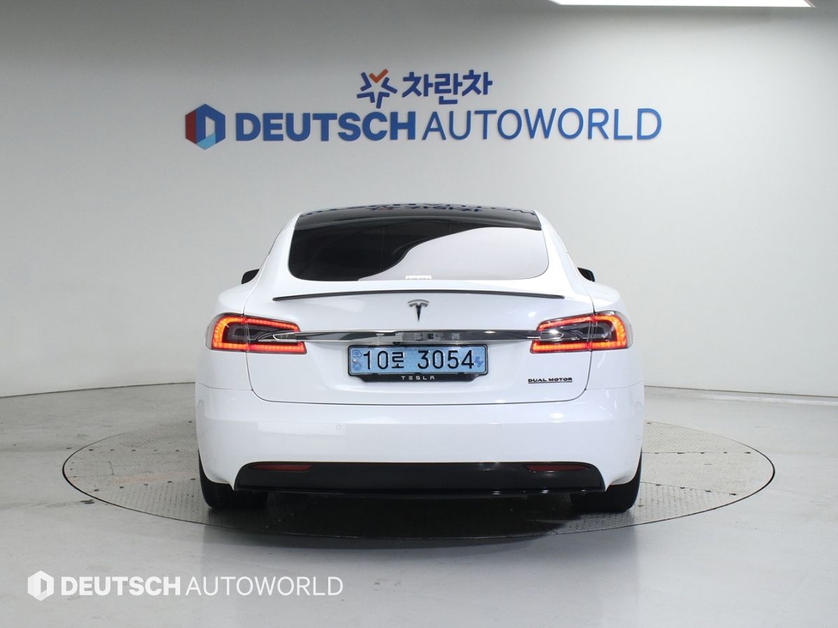 TESLA MODEL S
