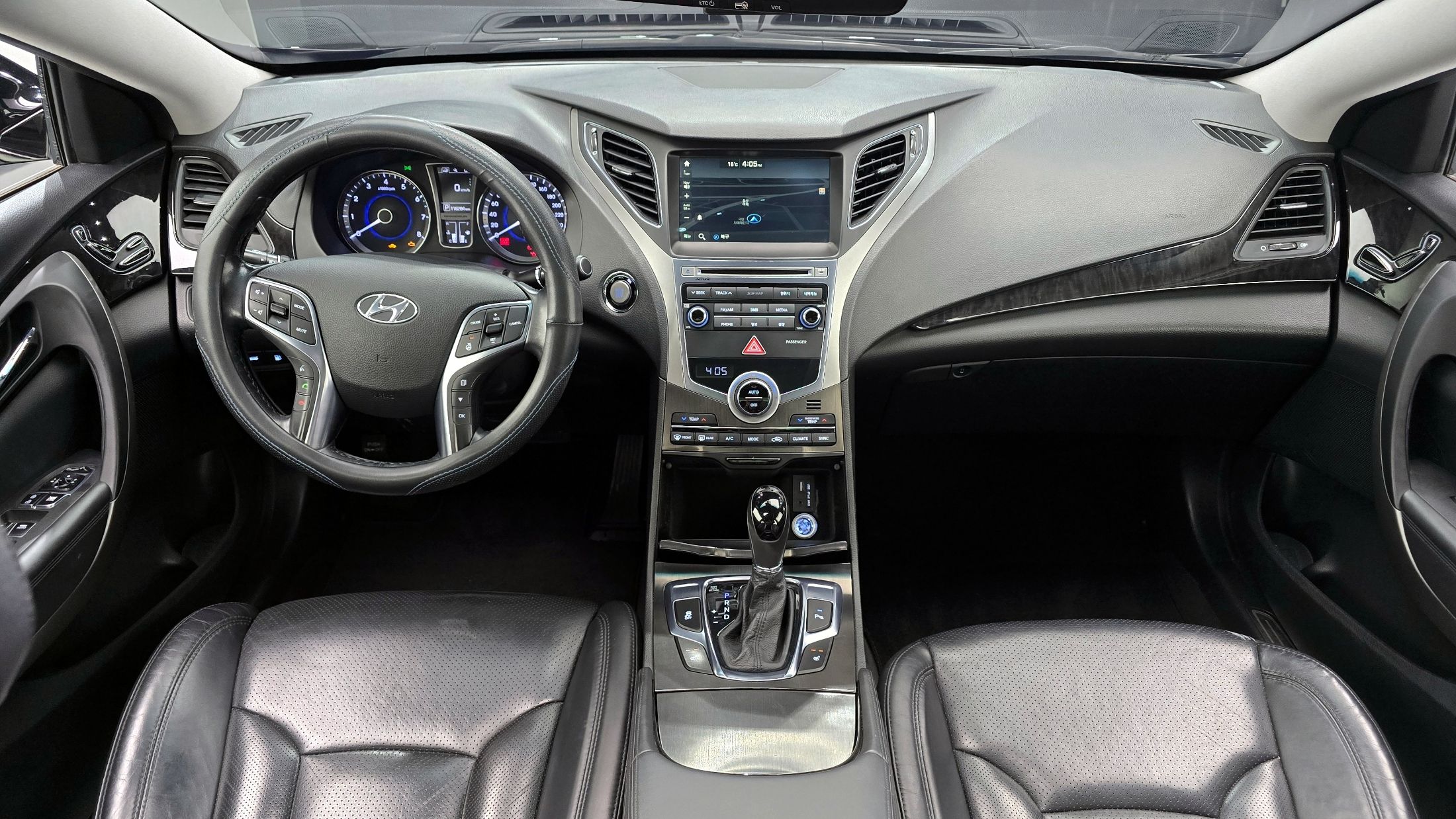 HYUNDAI GRANDEUR HG 2015