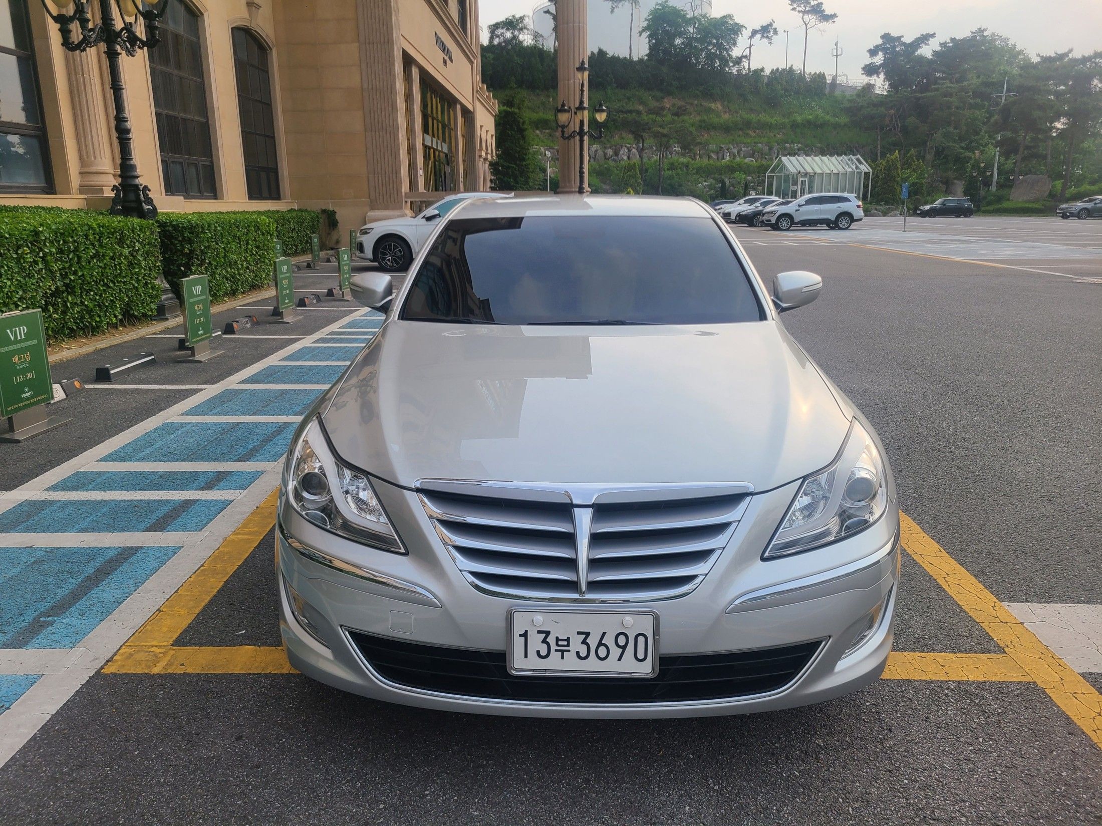 HYUNDAI GENESIS 2012