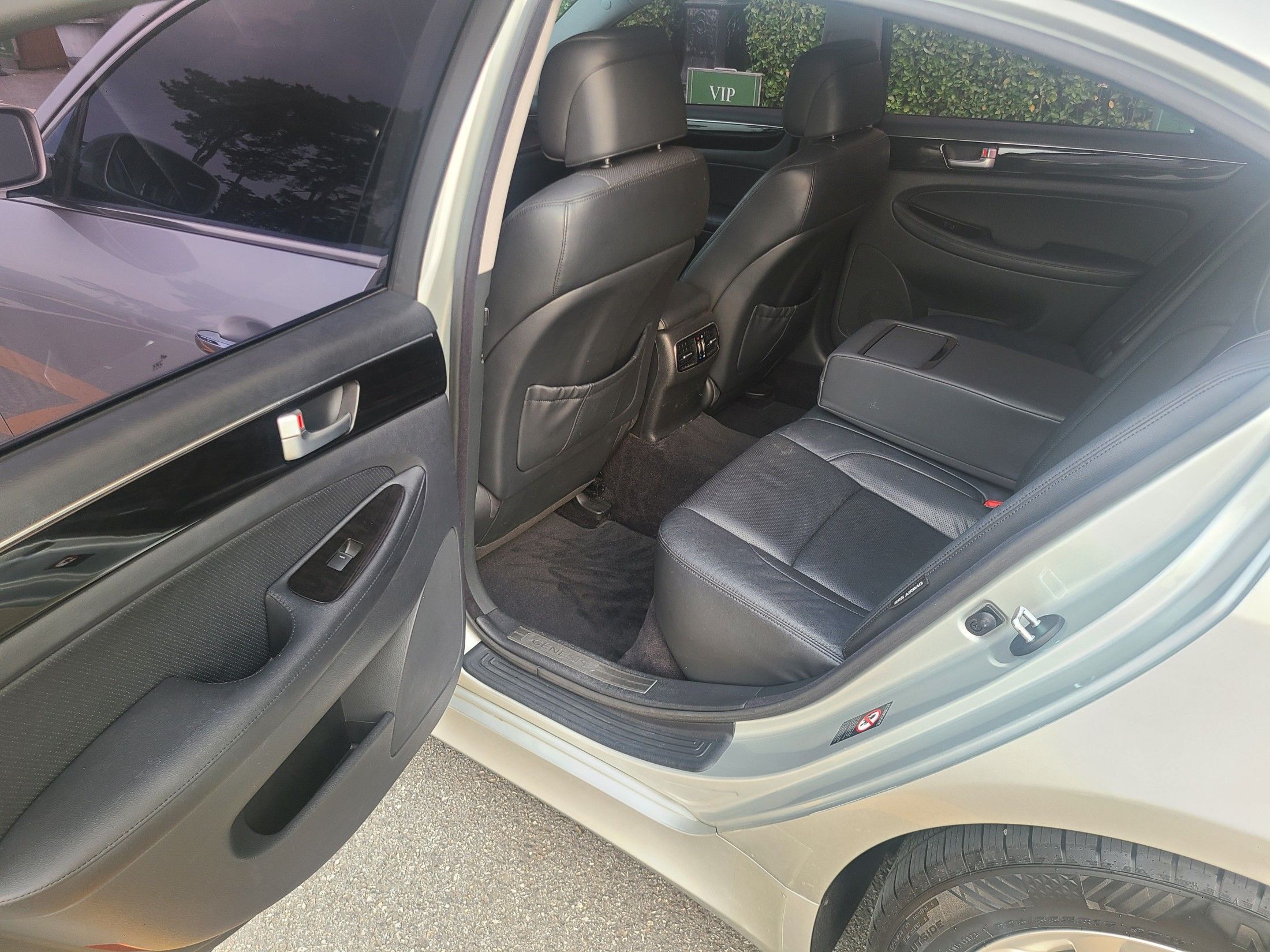HYUNDAI GENESIS 2012