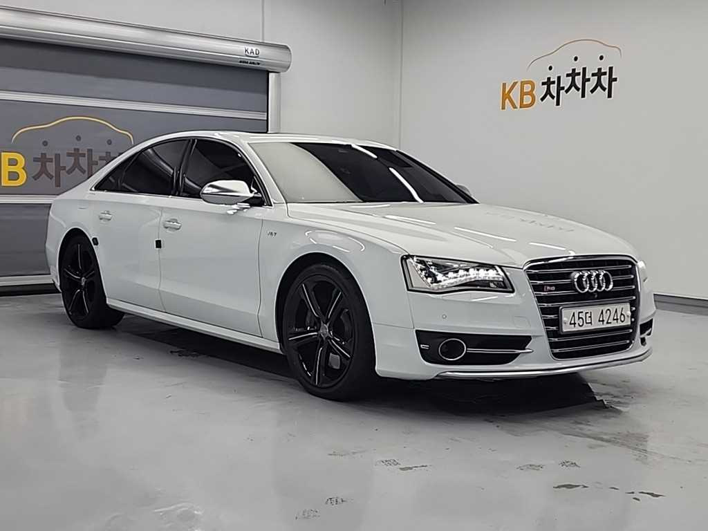 AUDI S8 2013