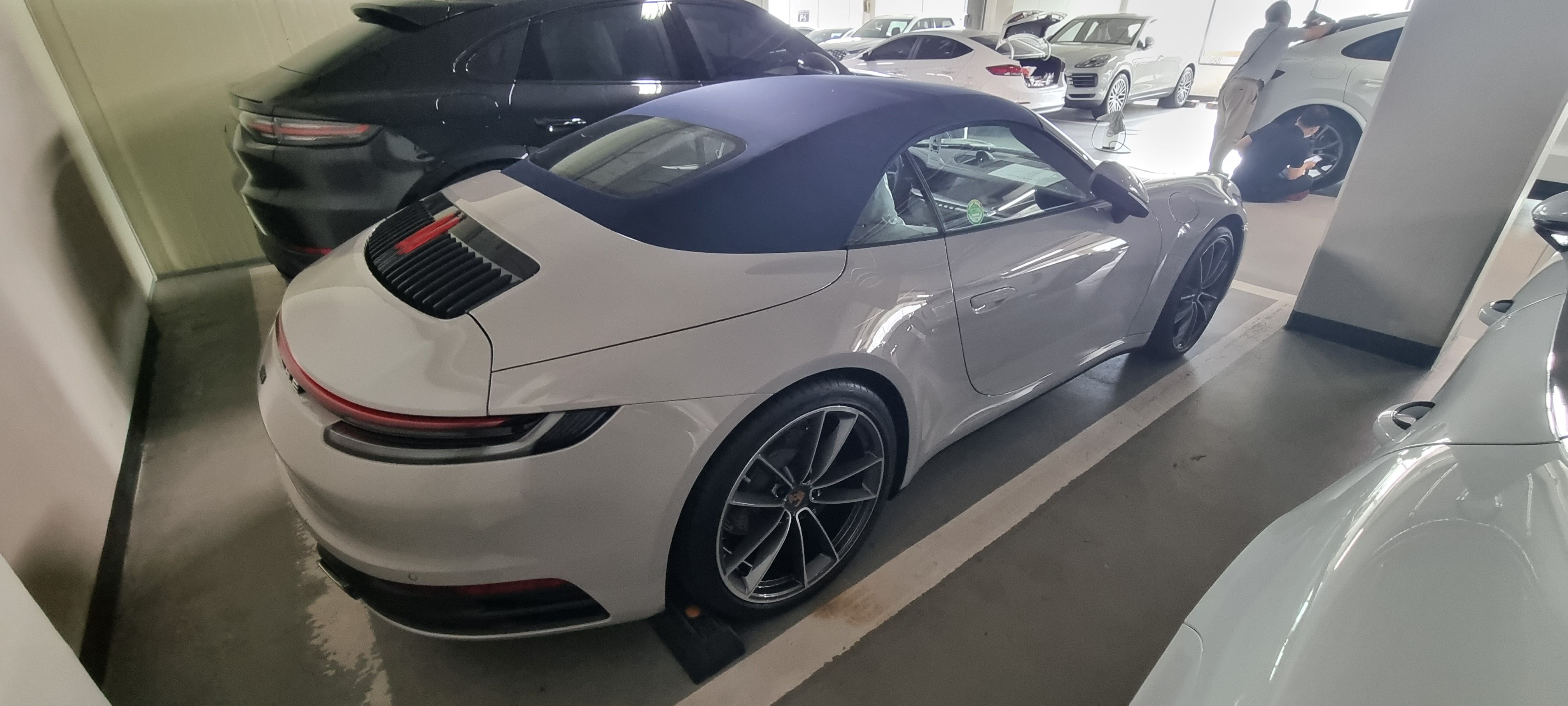 PORSCHE 911 992