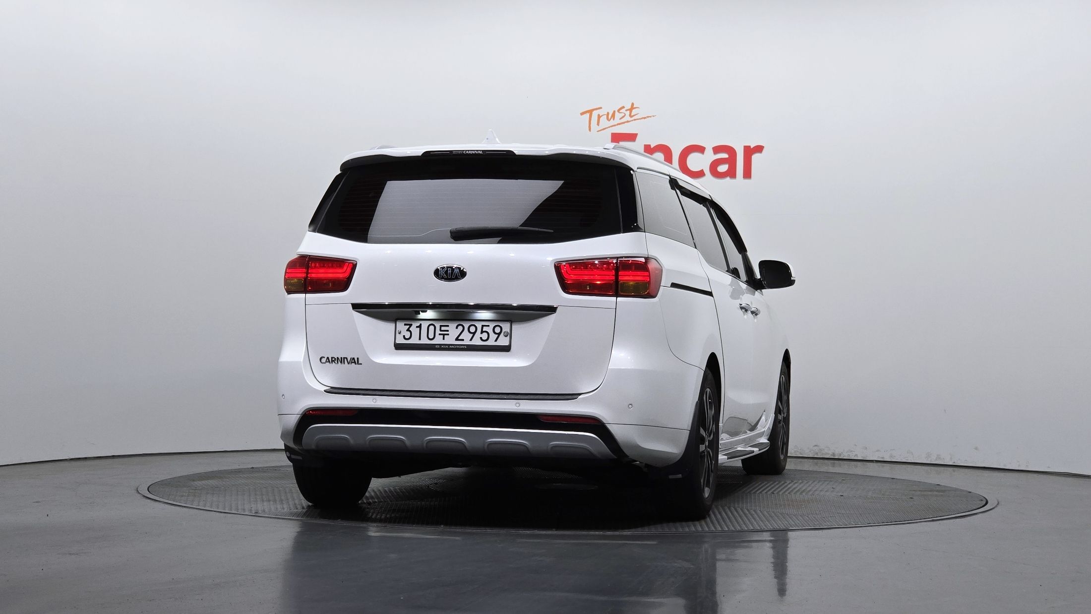 KIA CARNIVAL 2015