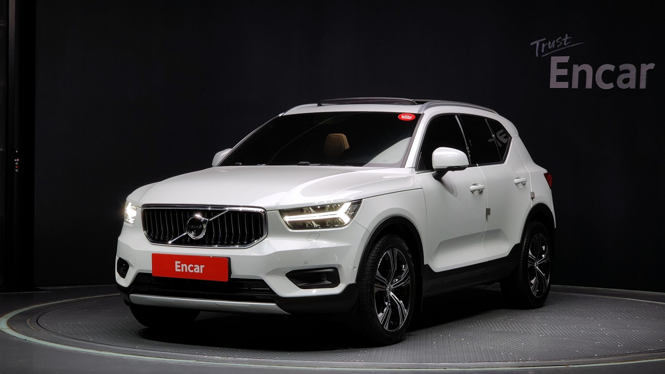 VOLVO XC40