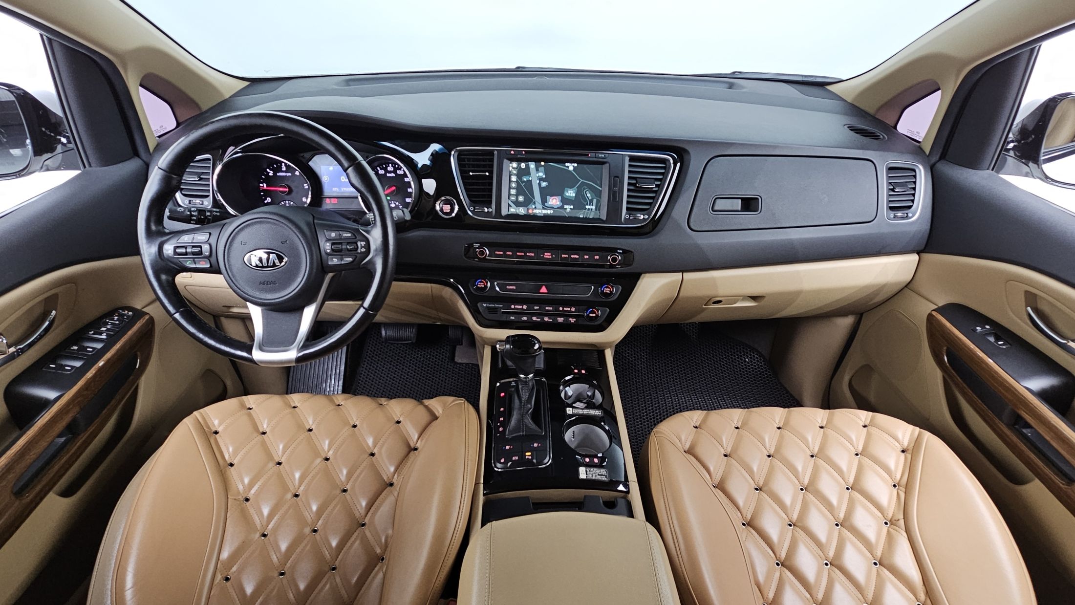 KIA CARNIVAL 2015